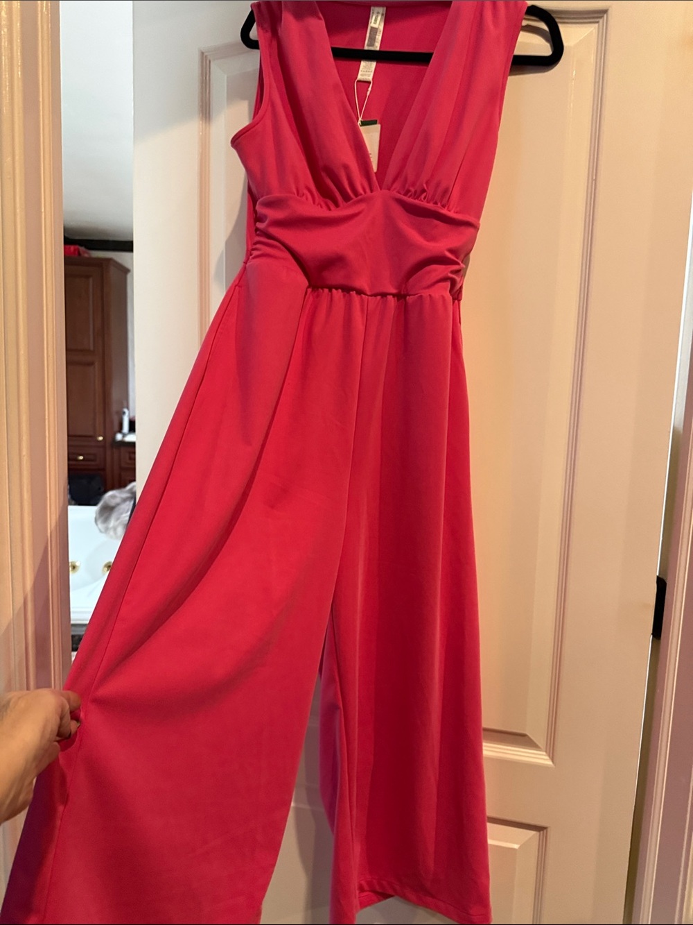 HALARA Hot Pink Sleeveless Wide-Leg Jumpsuit stretch v neck NWT SIZE M